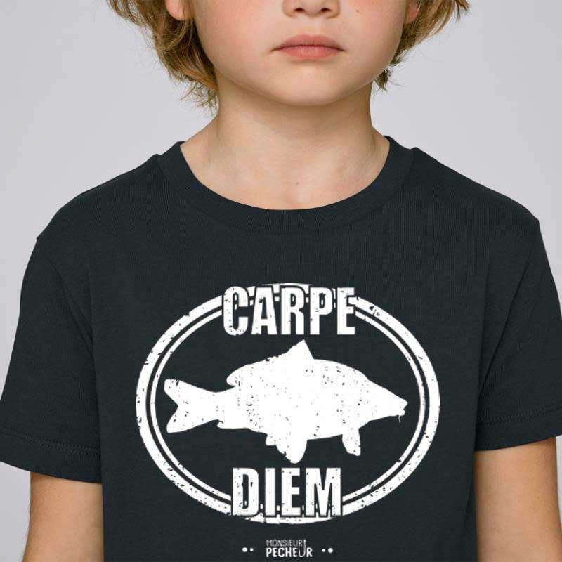 Tee Shirt Manches Courtes Enfant Monsieur Pêcheur Carpe Diem – Black · Black · 3/4 Ans